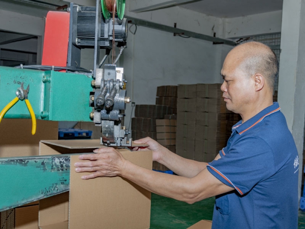 場效應(yīng)管的中類以及它的特點：